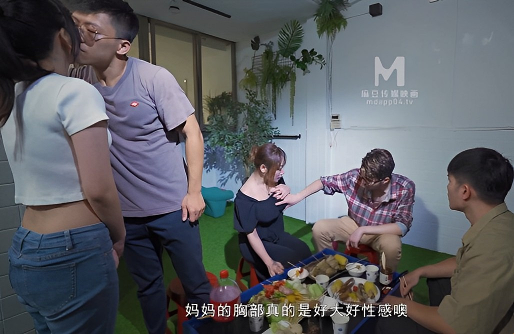 Families komen samen voor groepsseks op de Mid-Autumn Festival-avond